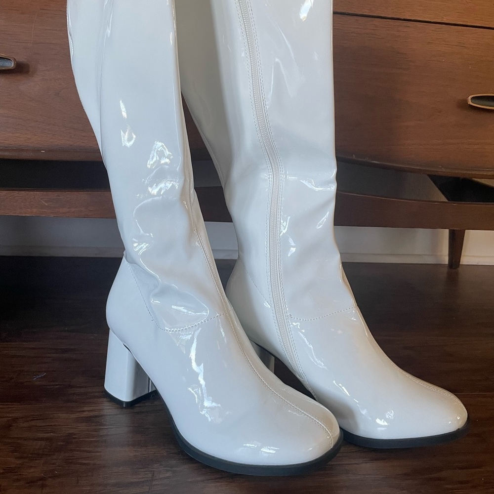 New in box Funtasma size 9 white Go Go boots